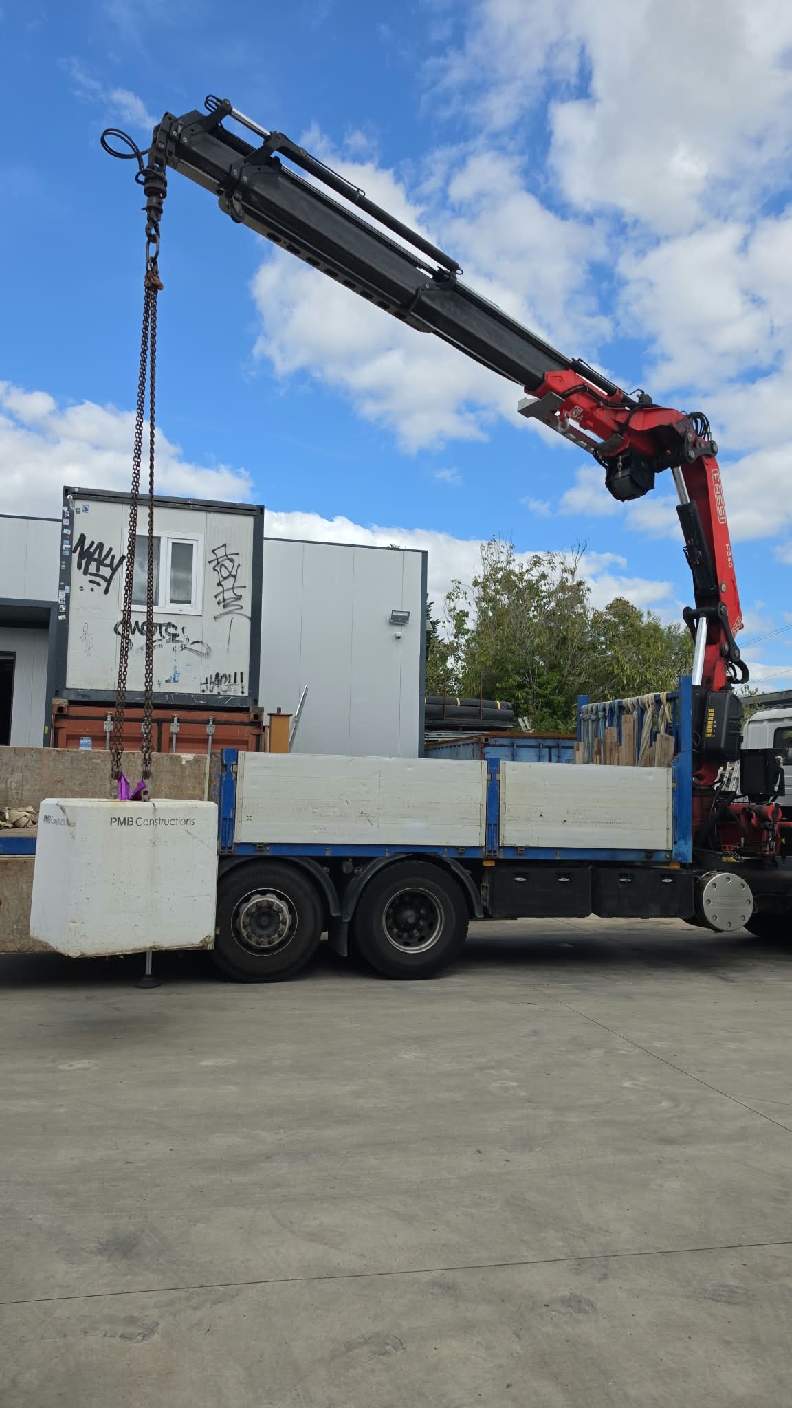 Contrôle VGP grue auxiliaire sur camion en Île-de-France