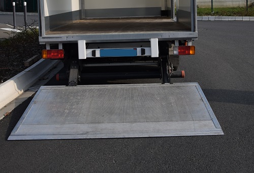 Test fonctionnel d'un hayon élévateur de camion