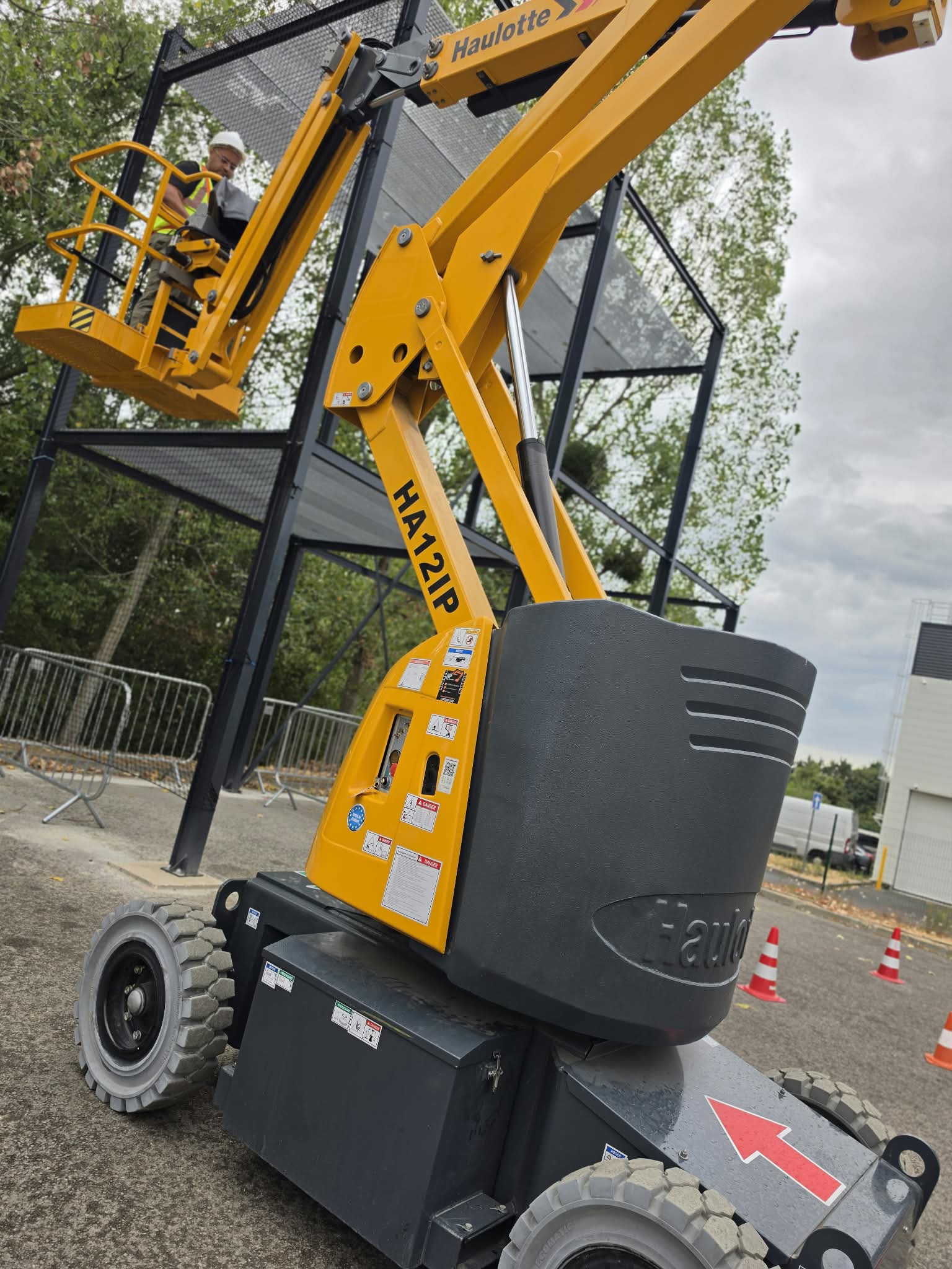 Contrôle technique d'une nacelle élévatrice sur site